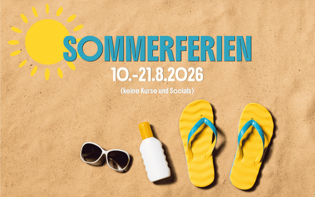 Sand beach with sunglasses, sunscreen, and yellow flip-flops below text announcing SOMMERFERIEN 10.-21.8.2026.